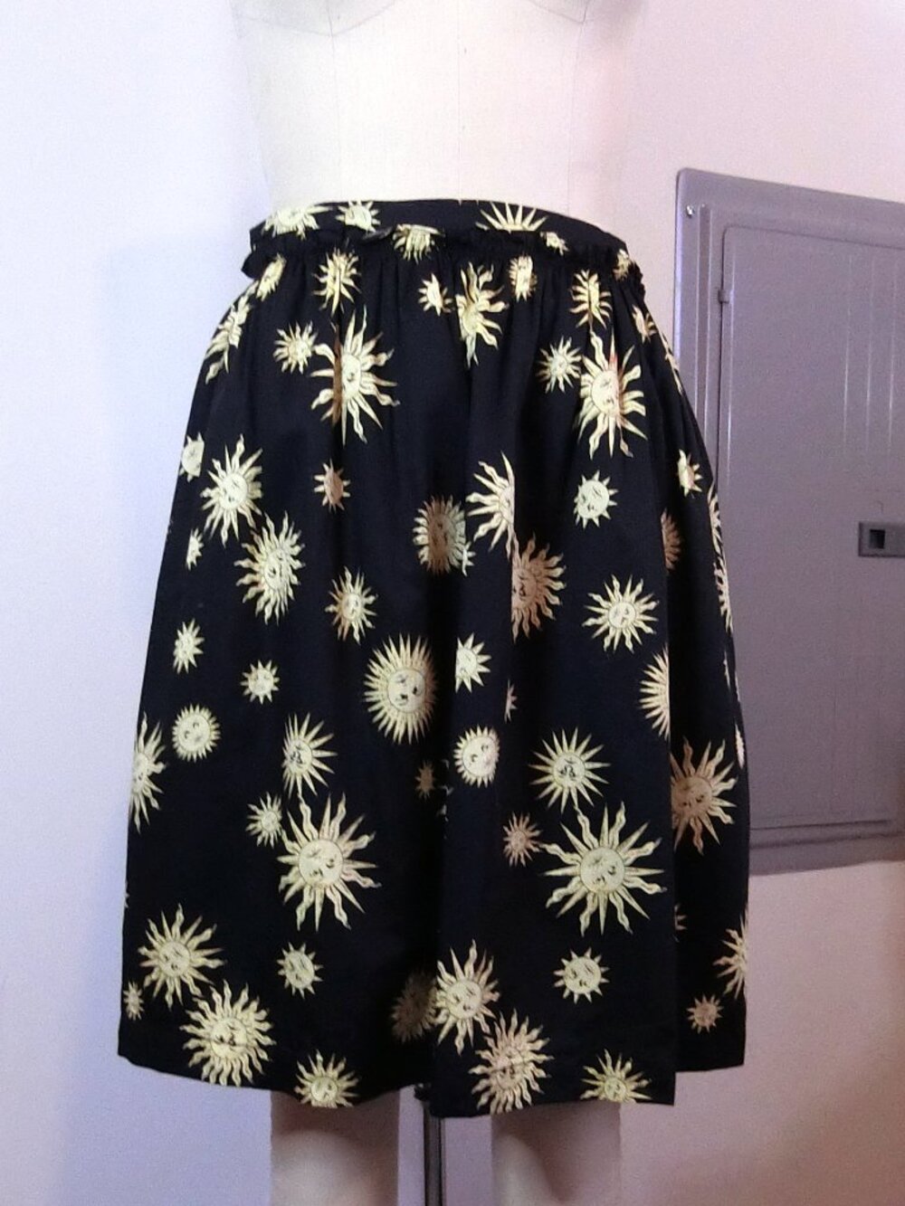 ModCloth Celestial Sun Face Astrology Midi Skirt Black Gold Size 8
